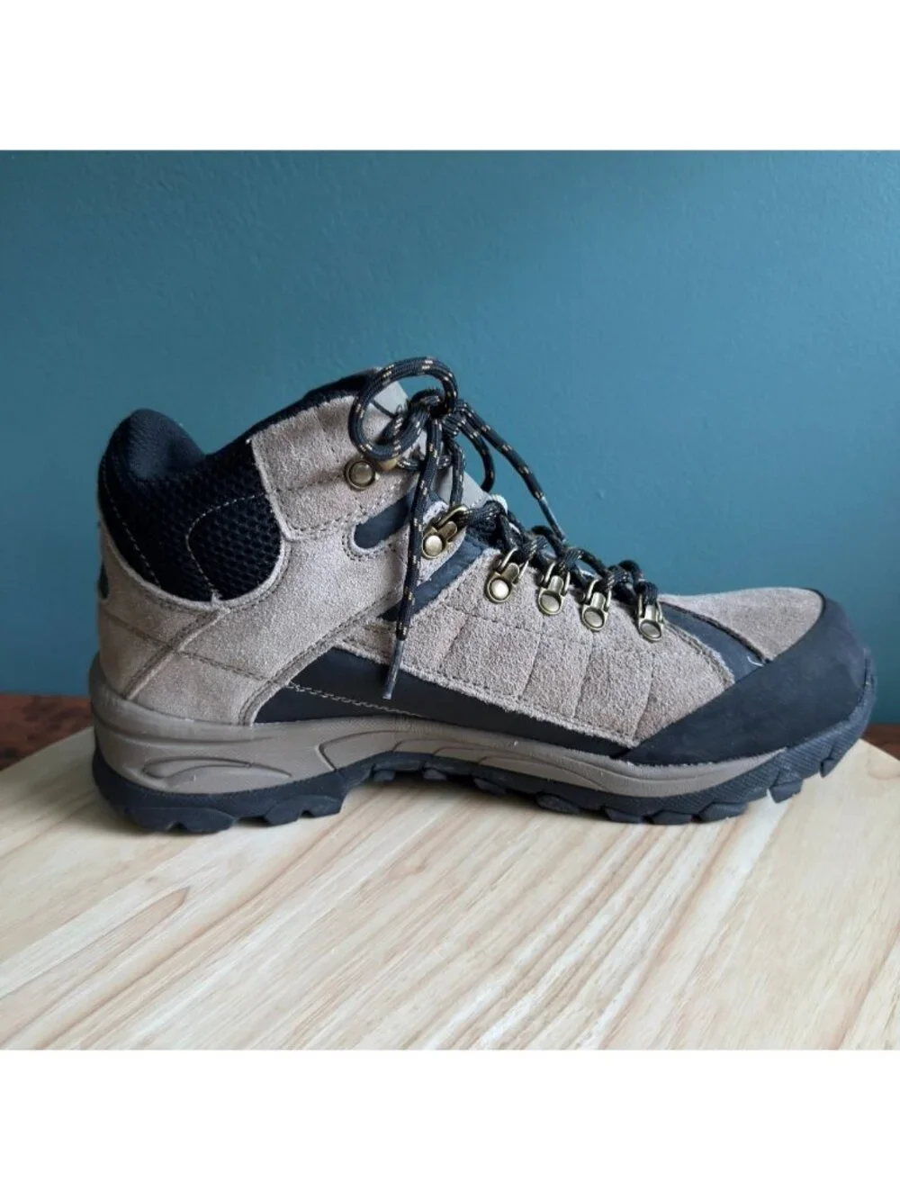 Eddie Bauer Mens Hiking Boots Size 9 Tacama Suede Tan Black Memory Foam